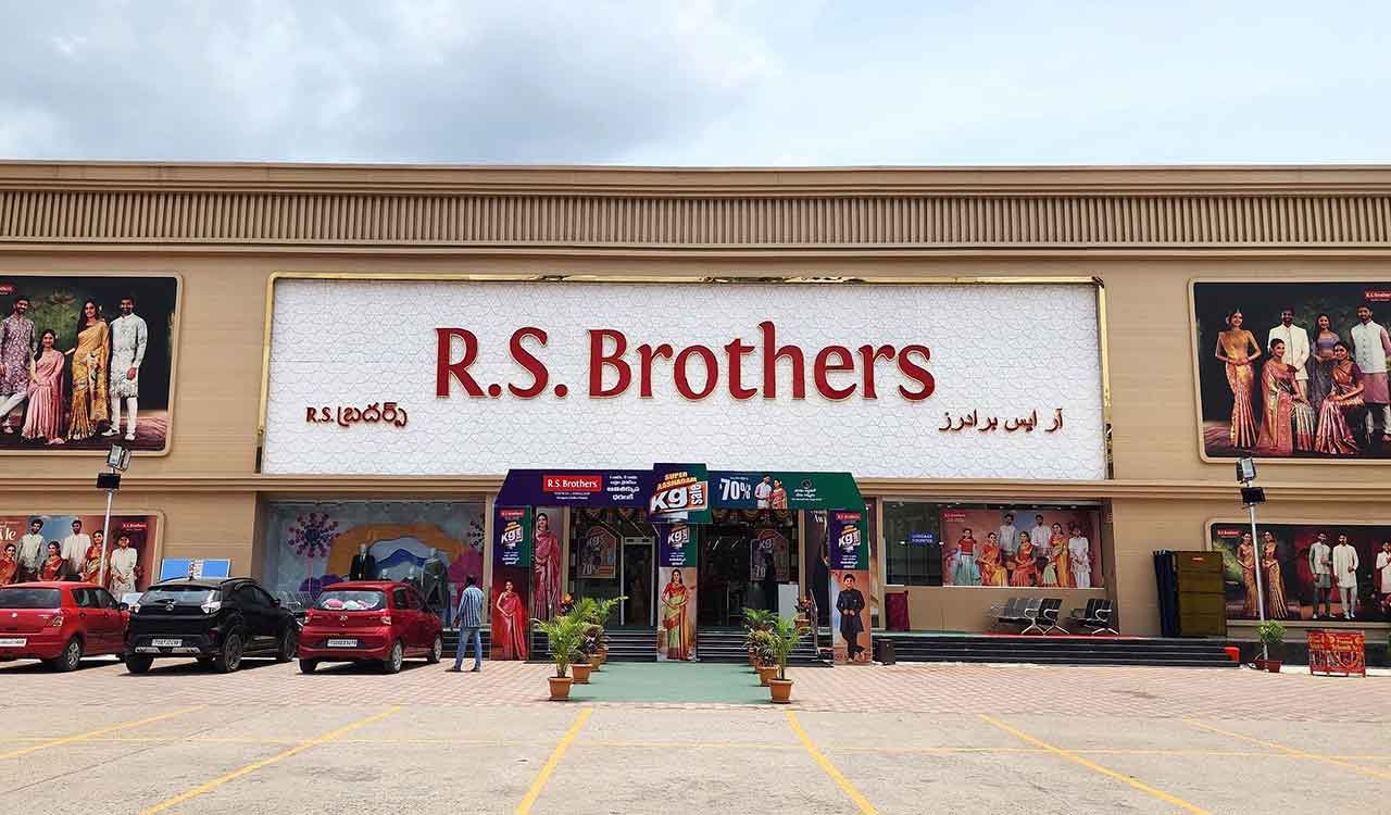 Ashadam deals continue to draw shoppers to RS Brothers