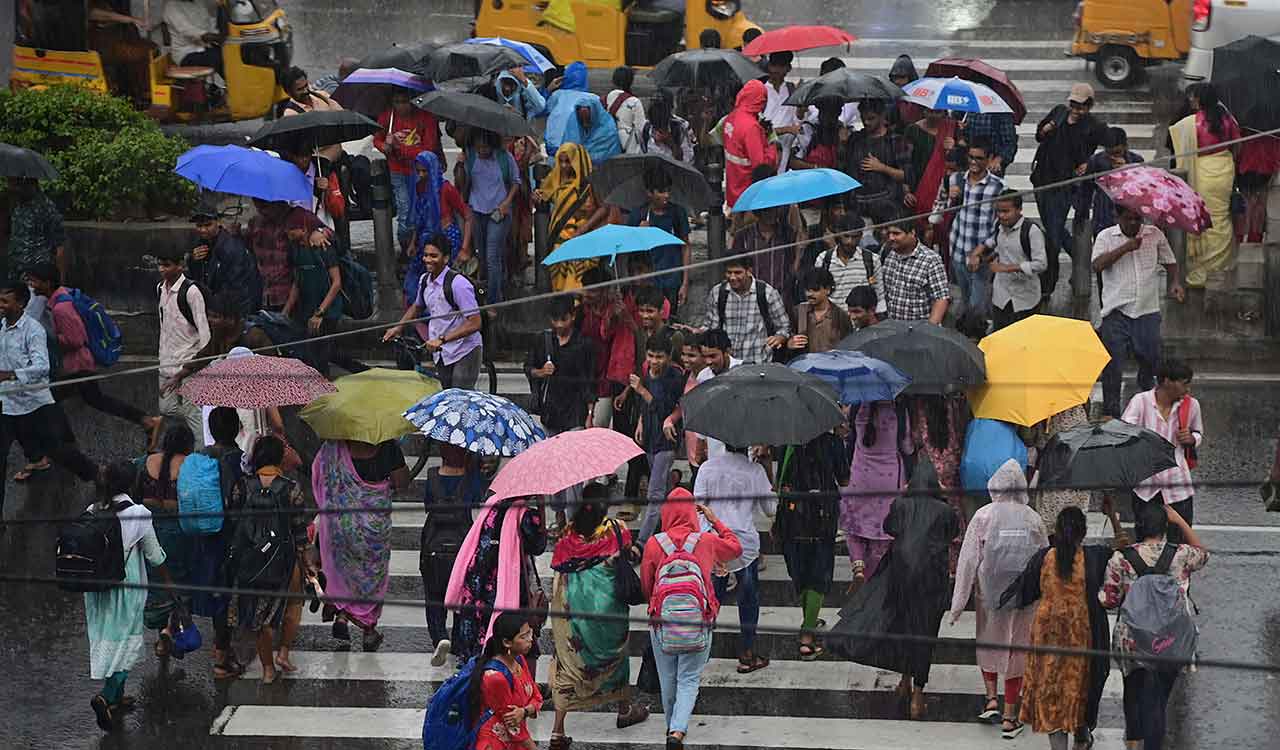 Heavy rain leaves Hyderabad water-logged, traffic gridlocked