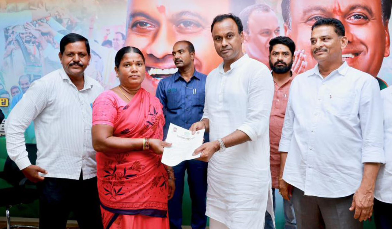 Komatireddy Rajgopal Reddy criticises Congress govt policies again; says Indiramma norms blocking housing for the poor