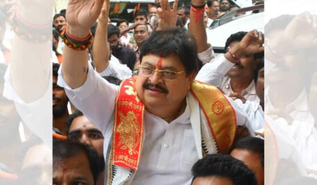 Ramchander Rao dares Ponnam Prabhakar to make Revanth Reddy resign, offer post to BC MLA