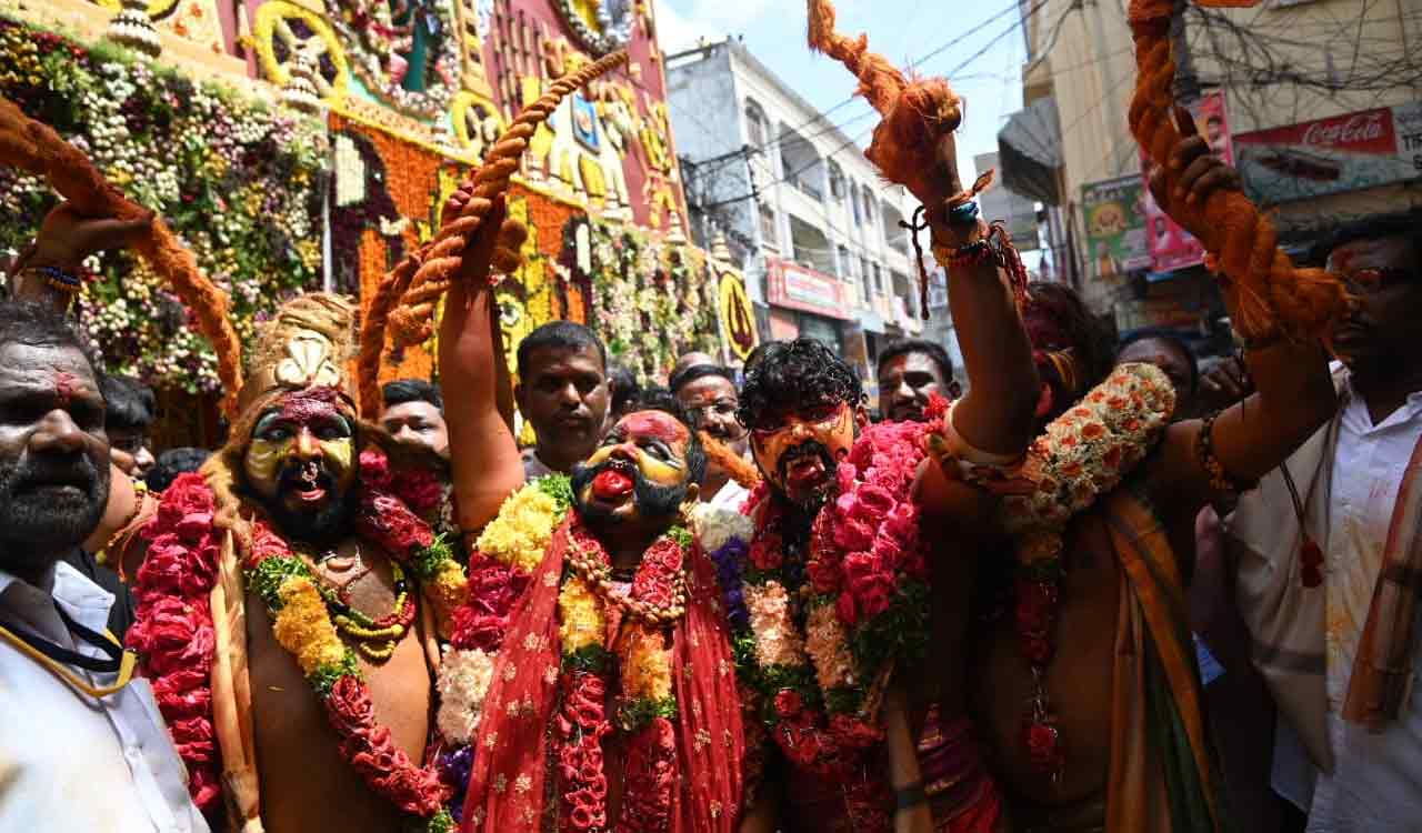 Rangam ritual at Ujjaini Mahankali: Oracle predicts good rainfall for Telangana, warns of new potential pandemic