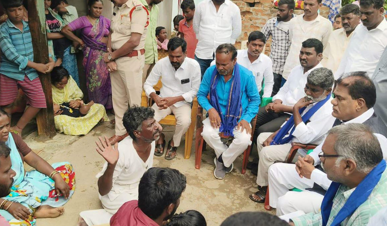 SC/ST Commission demands Medak police to file atrocity case against killers of Congress leader