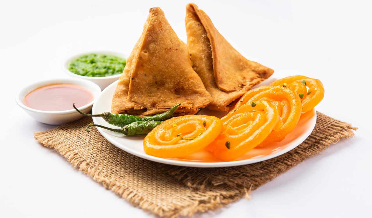 Samosas, jalebis to carry oil and sugar warnings in govt eateries