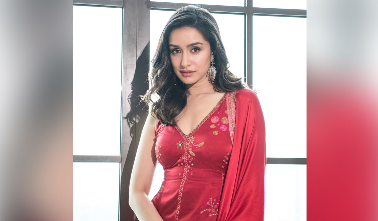 Shraddha Kapoor cheers for brother Siddhant in Mandala Murders