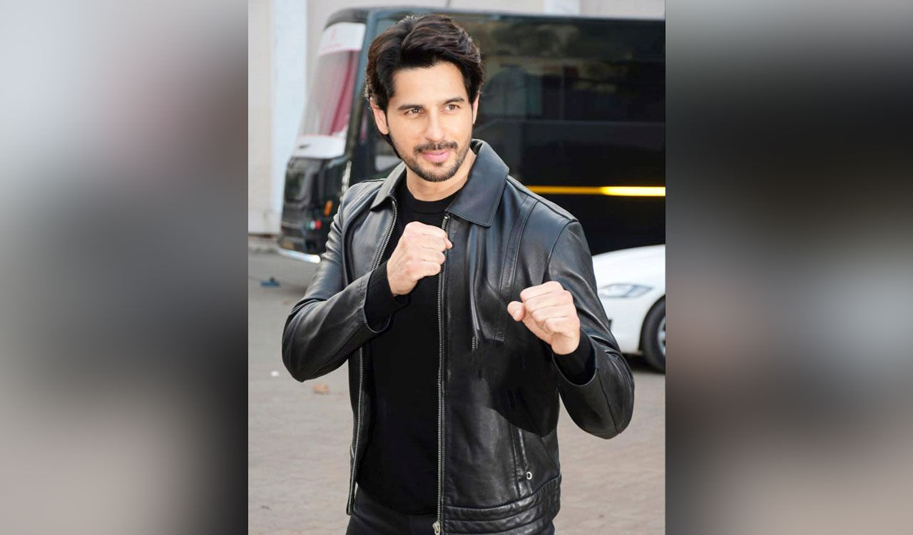 Sidharth Malhotra pays tribute to Kargil heroes, remembers Vikram Batra