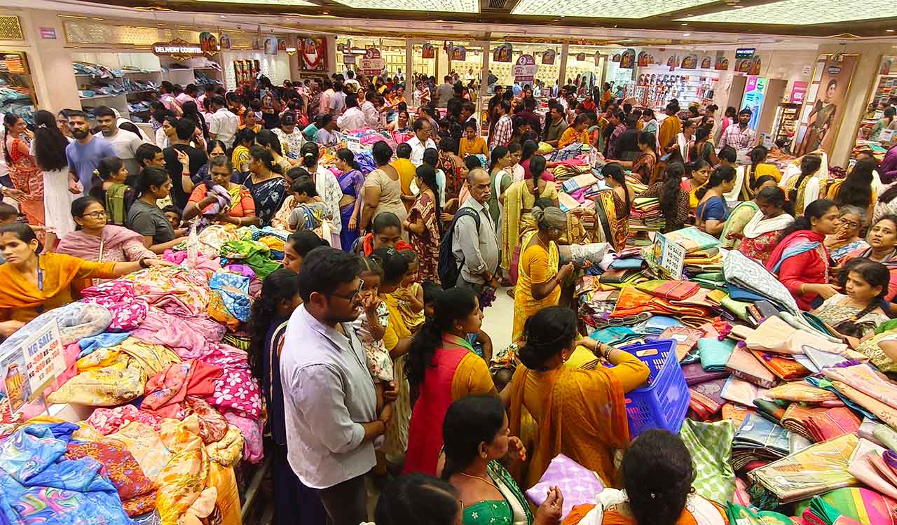 South India Shopping Mall offers mega Ashadam discounts