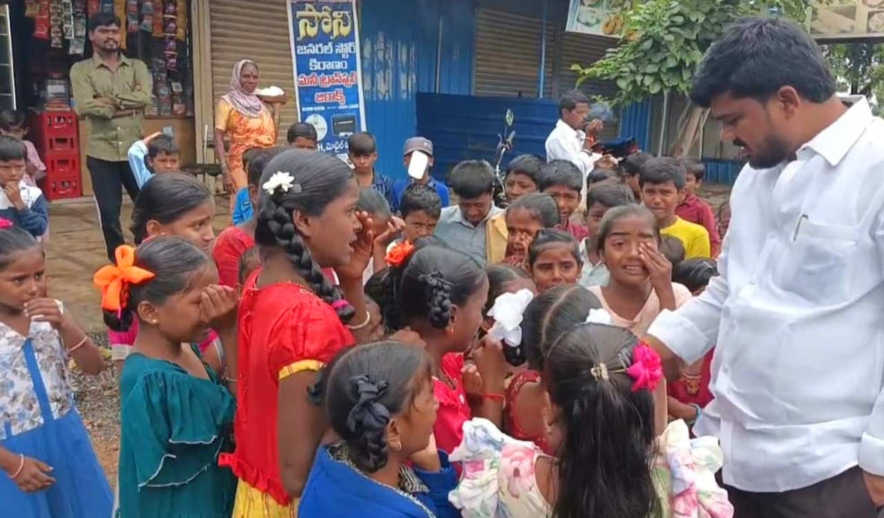 Students block road in Sangareddy over teacher’s transfer, parents break down