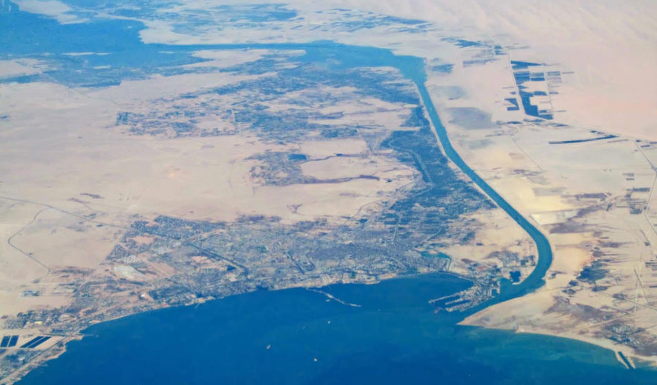 Oil-drilling ship capsized in Gulf of Suez