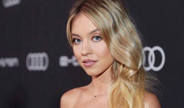 entertainment sydney sweeney likely to play the next bond girl