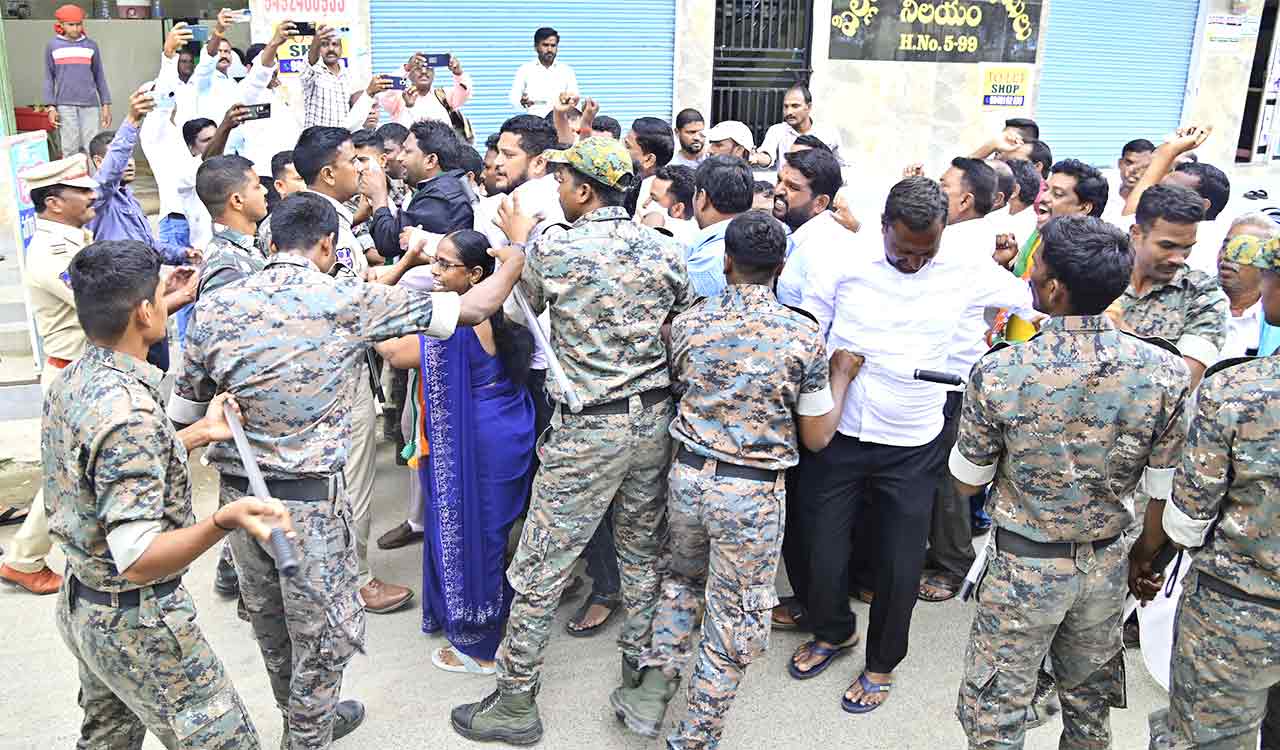 Congress-BRS clash after attack on Balkonda BRS MLA’s residence