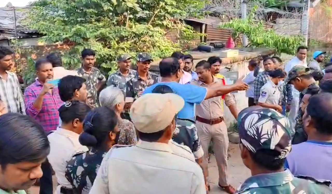 Vemulawada residents flay government for midnight demolition drive