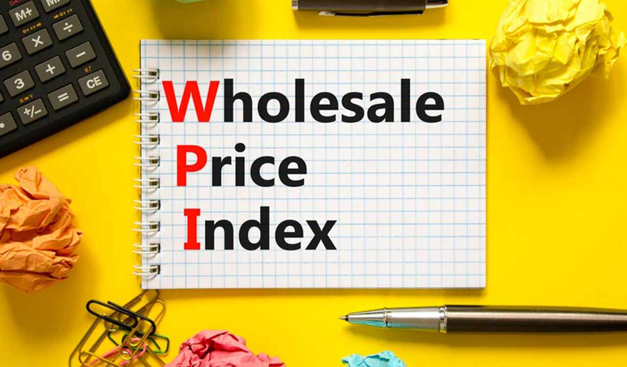 Wholesale inflation dips into negative territory on food, fuel deflation