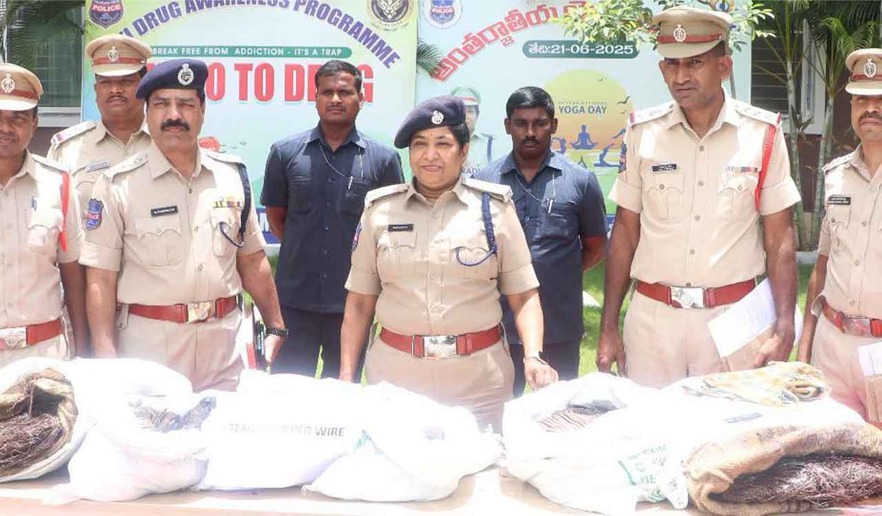 Siddipet police nab two men stealing copper from transformers