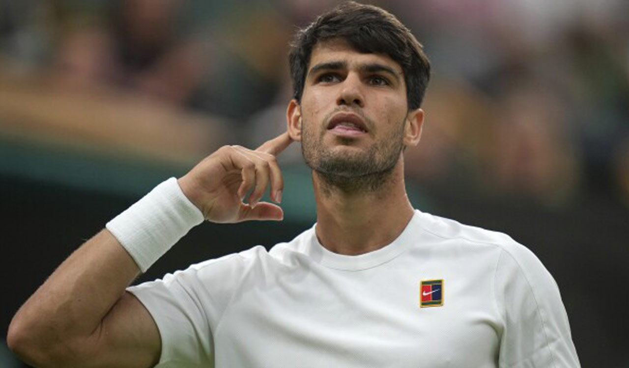 Carlos Alcaraz storms into last four with win over Norrie