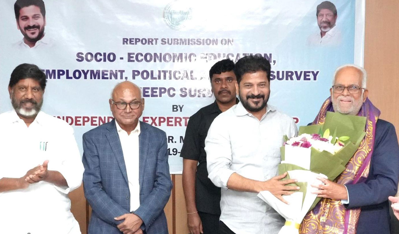 Expert Working Group submits report on caste survey to Telangana govt