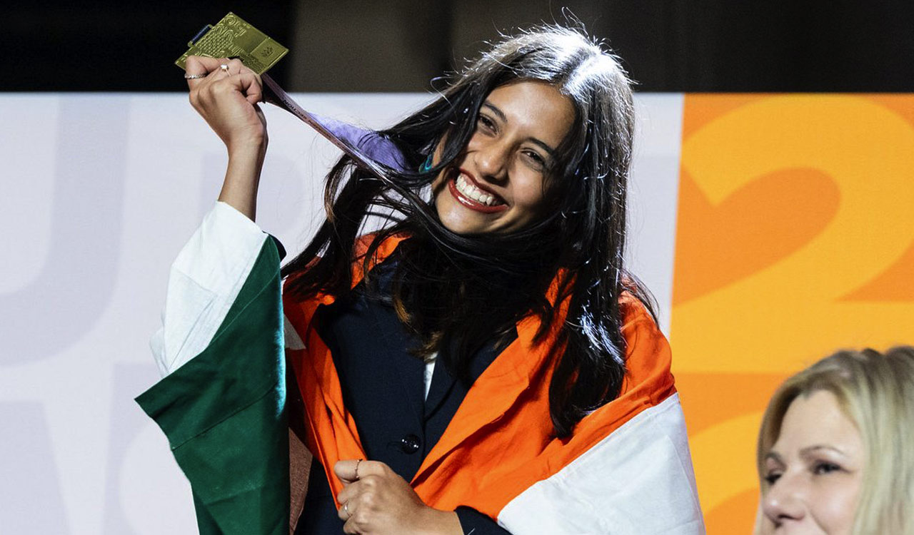 Humpy, Divya hold firm with draws in semifinal first games