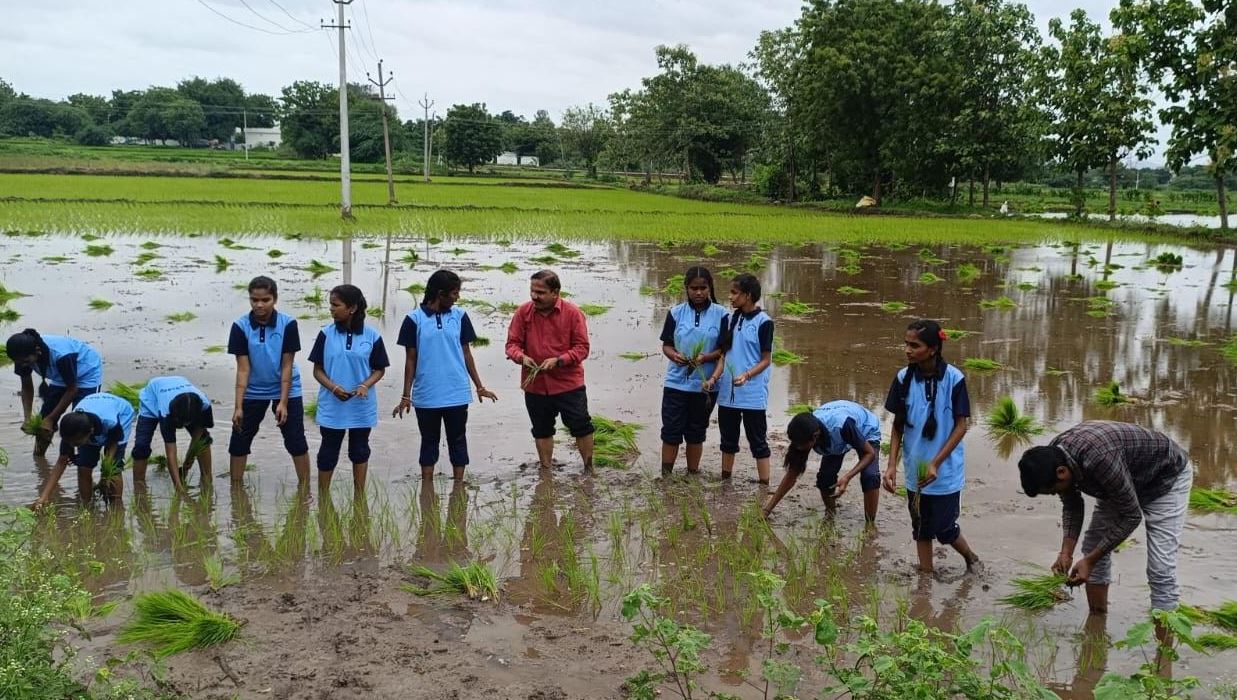 ZPHS students get hands-on experience in paddy planting in Karimnagar