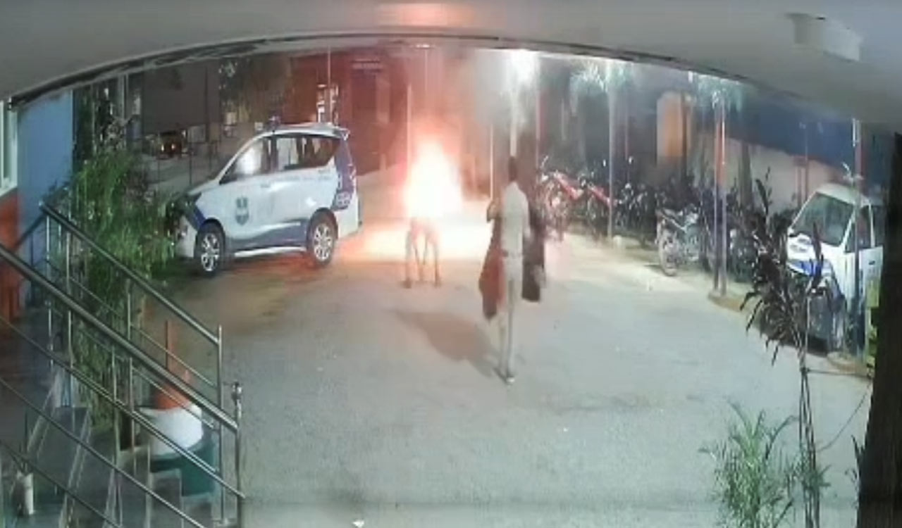 Telangana: Caught in drunk drive check, man attempts self-immolation at Nalgonda police station