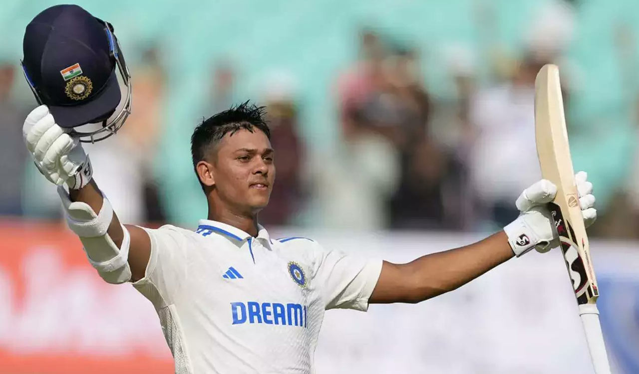 Emotional Jaiswal gifts signed bat to his big fan Ravi, a visually impaired child