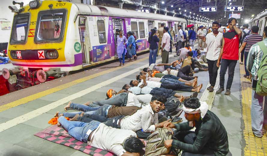 Maratha quota protest enters day 3 as Jarange threatens to stop drinking water