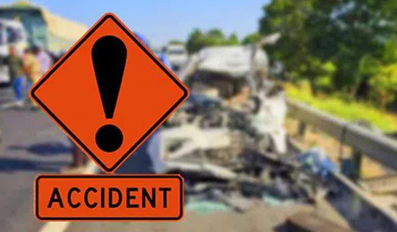 30 injured as double-decker bus overturns on Lucknow-Ayodhya Highway in Barabanki