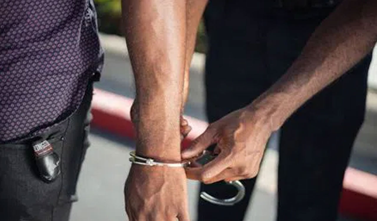 Four held in a raid on gambling den in Hyderabad; Rs 19,000, two cars siezed