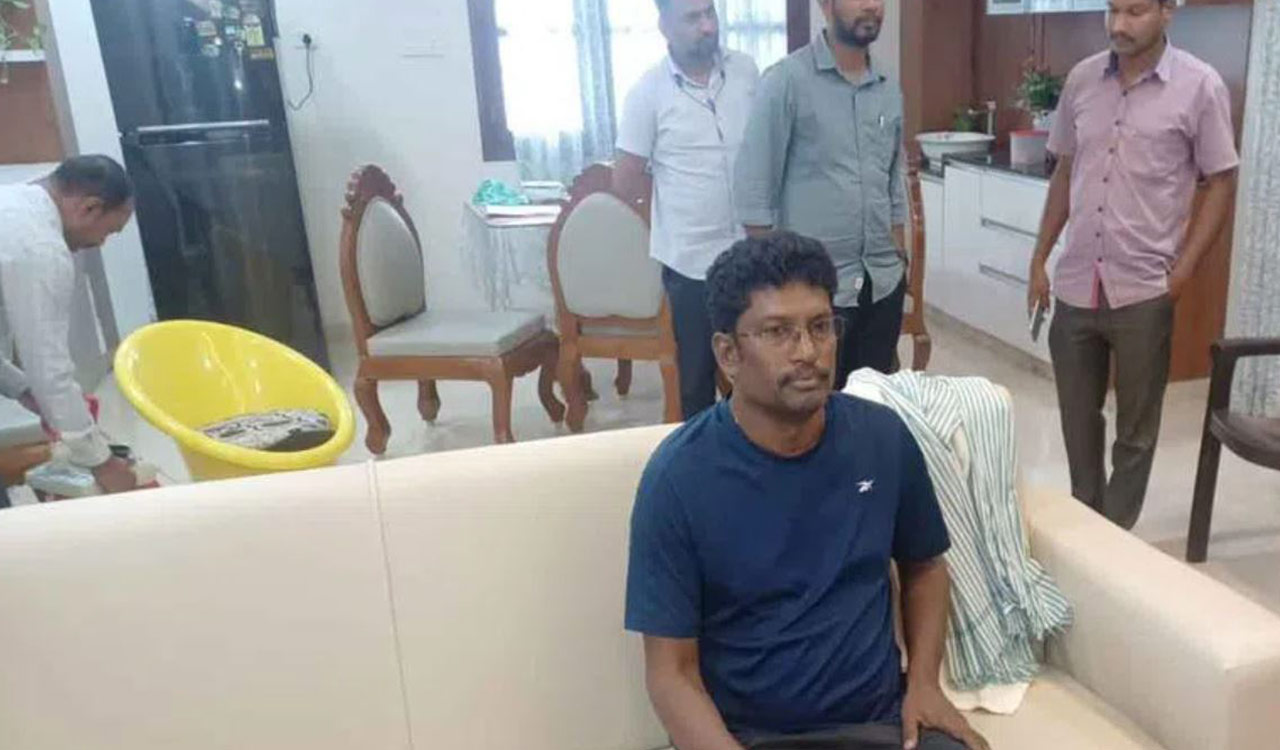 ACB arrests Fort Warangal tahsildar in disproportionate assets case