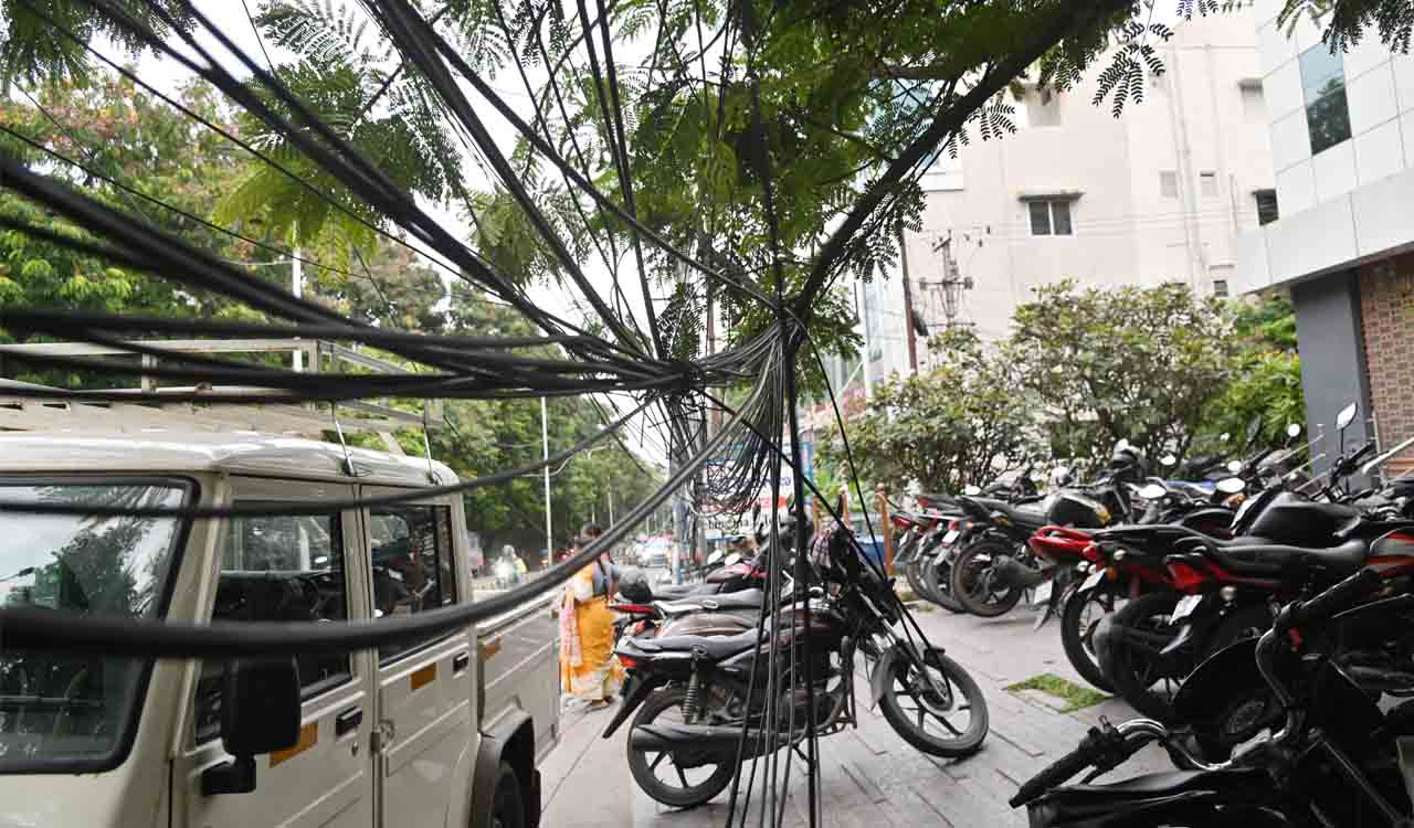 Lakhs left stranded in digital spaces as internet and TV blackout continues in Hyderabad for second day