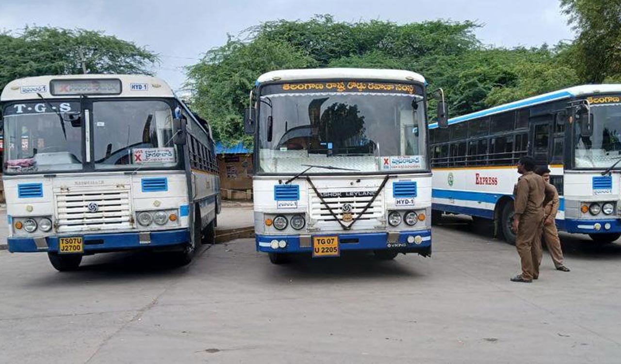 Raichur commuters hit hard by transport strike; Andhra, Telangana buses step in to ease crisis