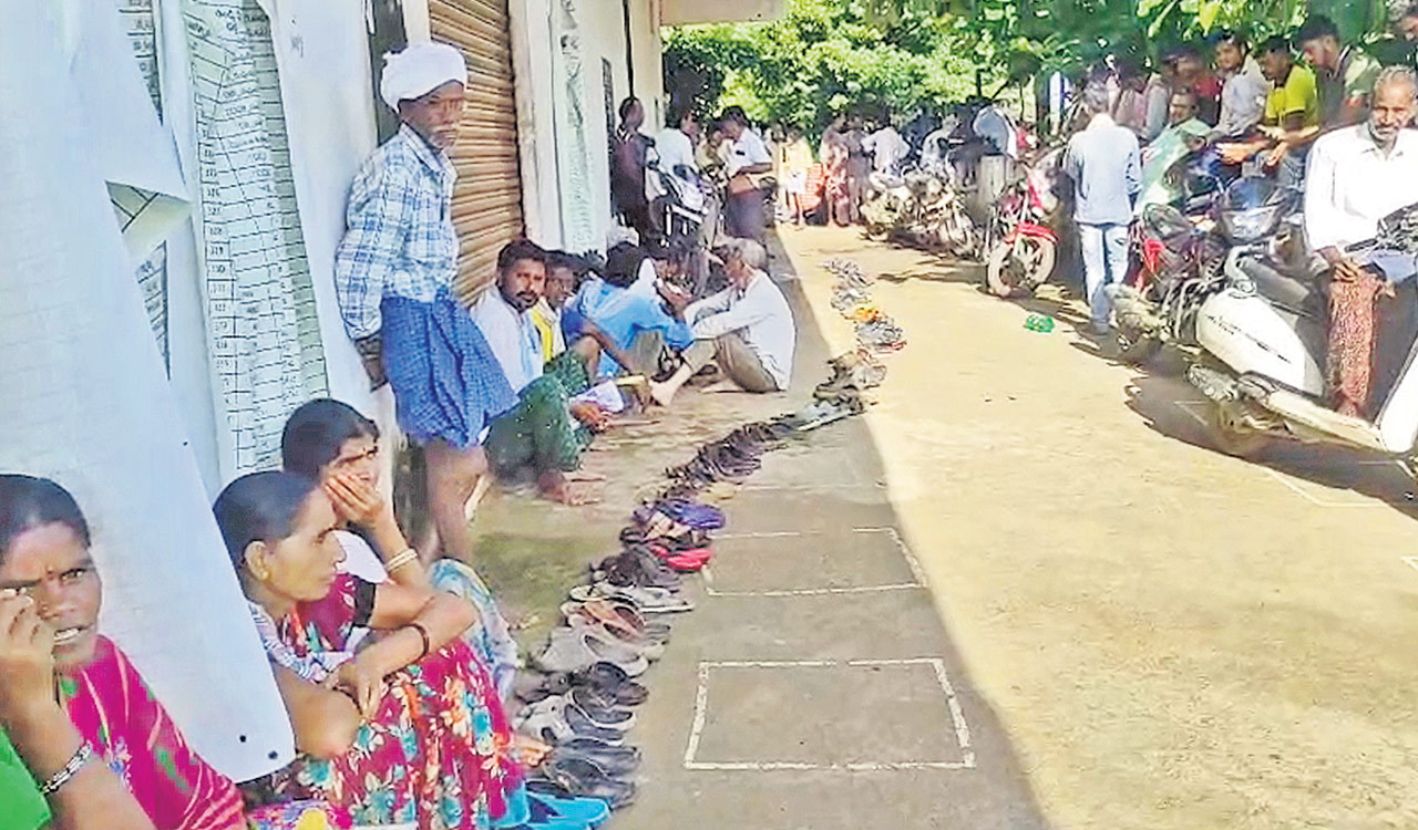 Farmers in Telangana face daily ordeal over urea shortage