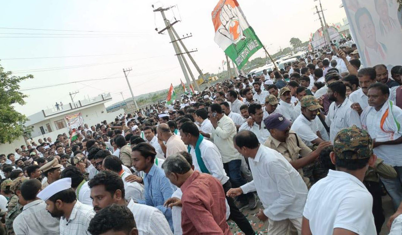 Kamareddy: Supporters of Pocharam, Ravinder Reddy clash at party event in Chandur