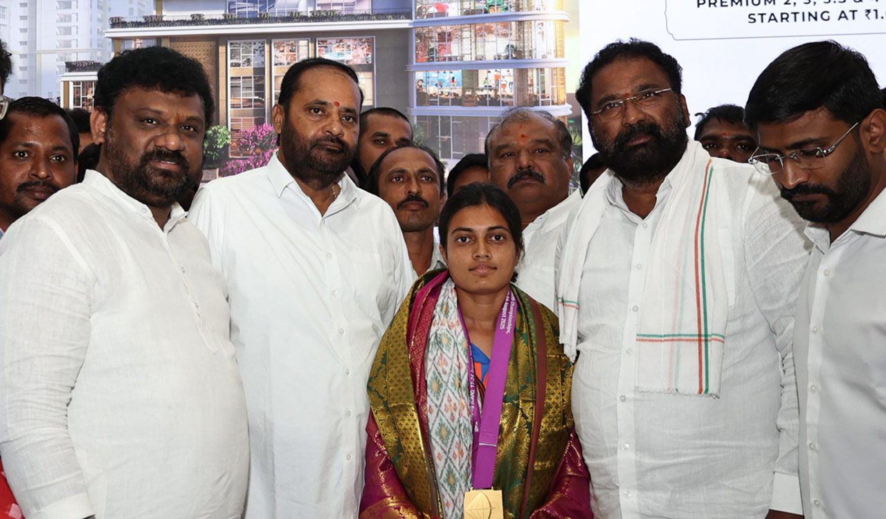 Archer Chikitha accorded warm welcome in Hyderabad