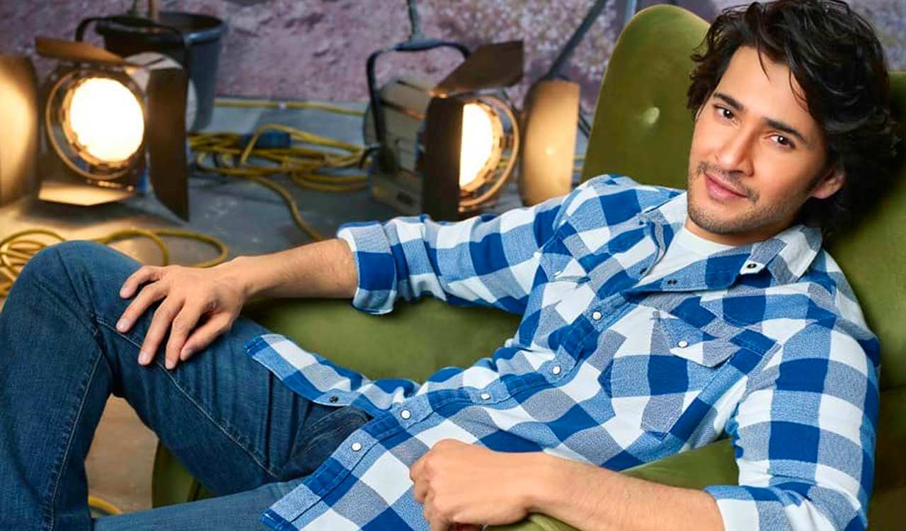 Chiranjeevi, Jr NTR and film fraternity shower Mahesh Babu with love on 50th birthday