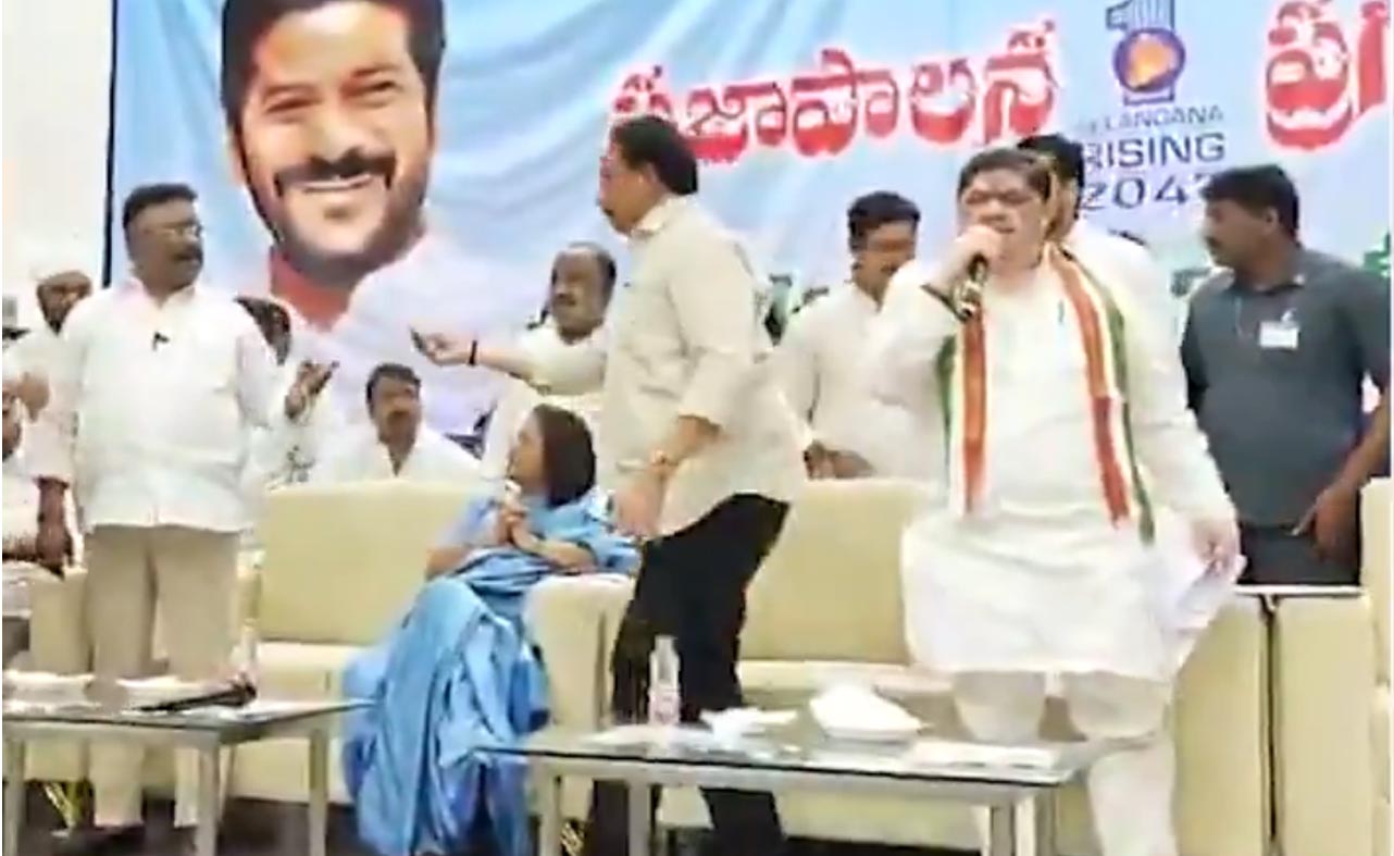 Tensions flare up between BRS, Congress leaders at ration cards distribution programme in Hyderabad
