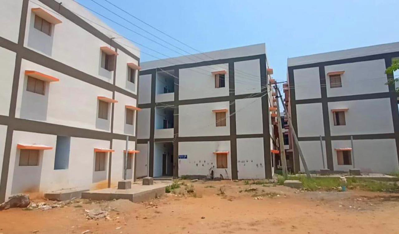 Congress Govt. neglects 2BHK houses construction, transfer of houses to beneficiaries in erstwhile Khammam