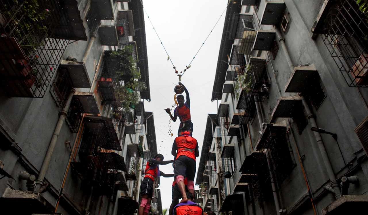 2 dead, more than 300 injured in Dahi Handi festivities in Mumbai, Thane
