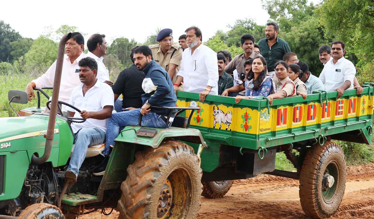Health Minister inspects Singur canal breach, travels by tractor due to rains