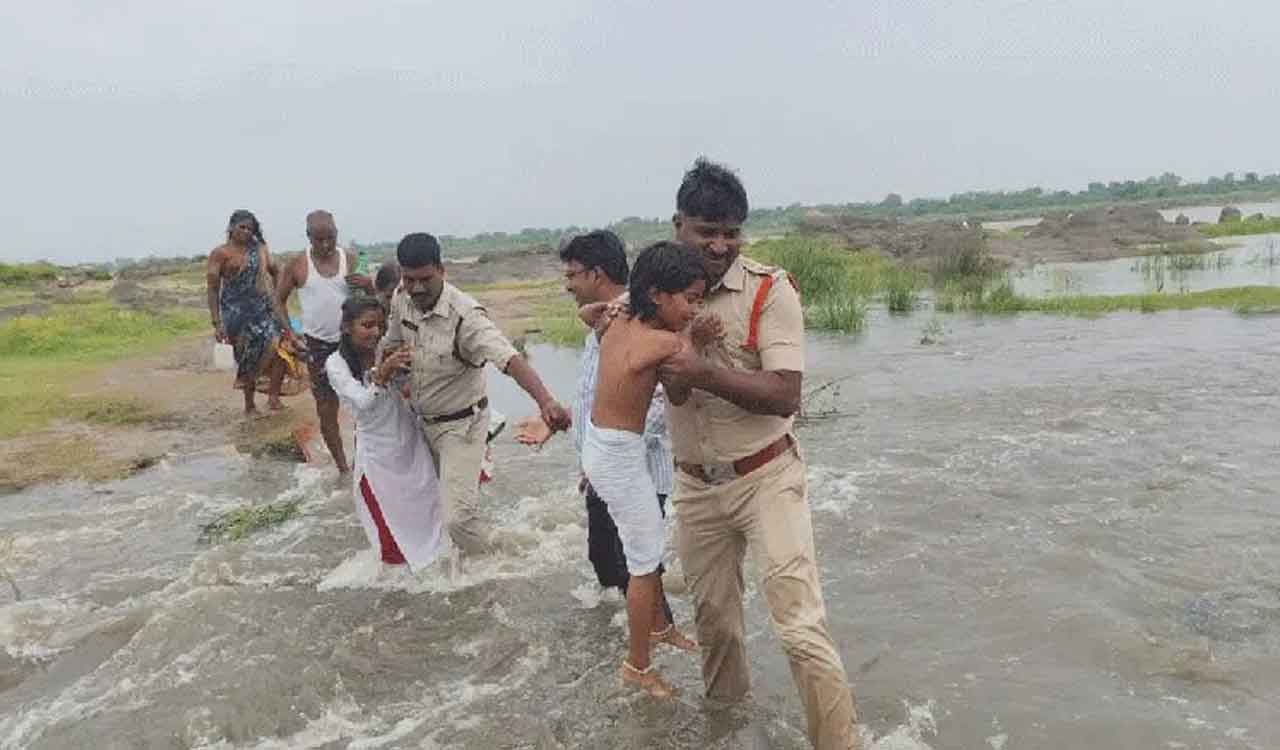 Police rescue stranded devotees in Telangana’s Dharmapuri