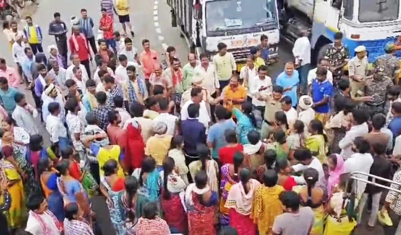 Farmers protest across Telangana over acute urea shortage