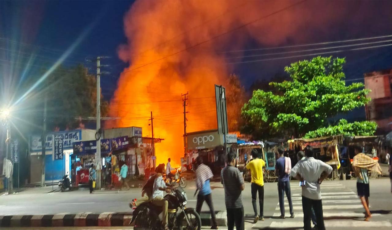 Fire breaks out in Bhadrachalam warehouse, vehicles gutted, locals demand action