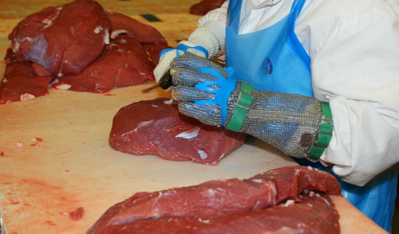 GHMC orders closure of cattle slaughterhouses and beef shops on August 15, 16