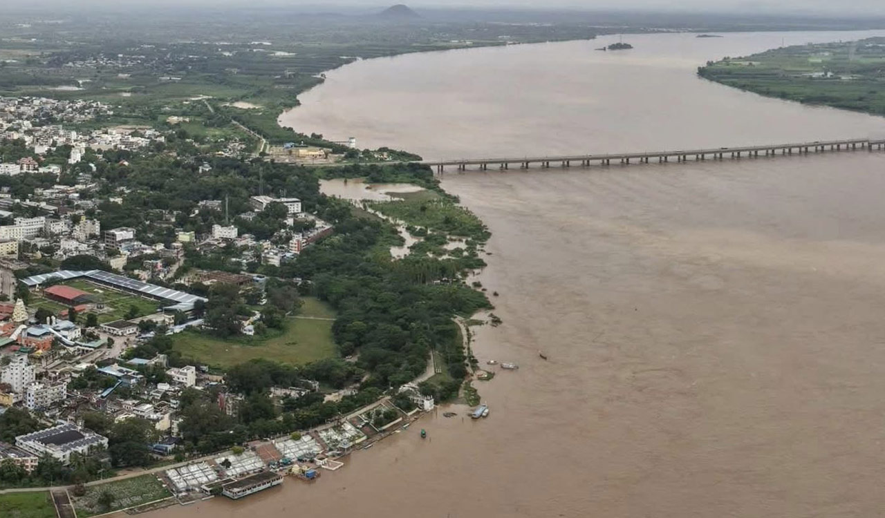 Godavari touches 43 feet mark at Bhadrachalam, first warning issued