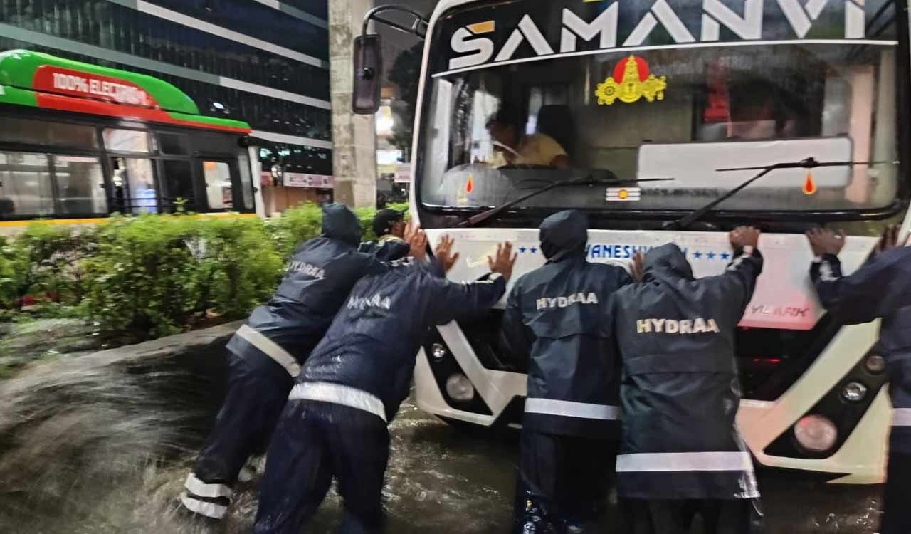 Heavy downpour floods Hyderabad streets; strands commuters for hours