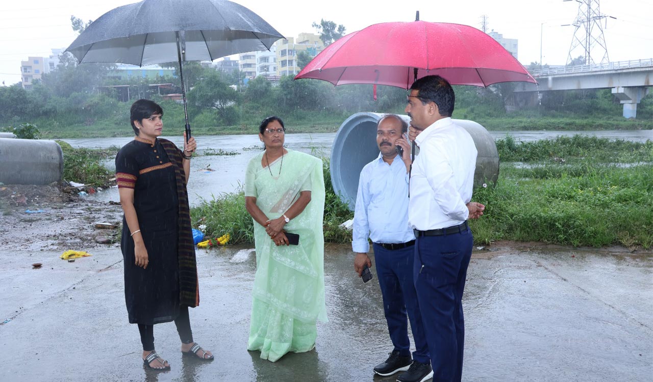 Hyderabad rains: Collector Harichandana reviews Musi River flood situation