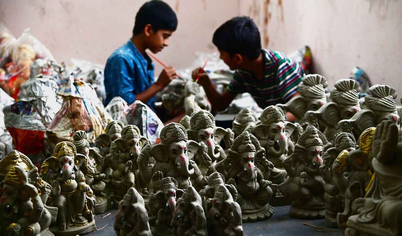 Hyderabad markets bustle with preparations for Milad un Nabi and Ganesh festival