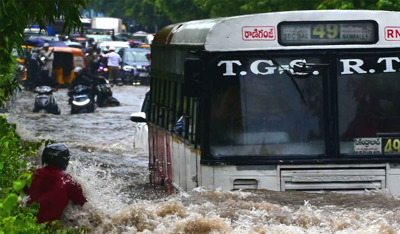 Hyderabad rains trigger traffic chaos; citizens slam GHMC, demand urgent solutions