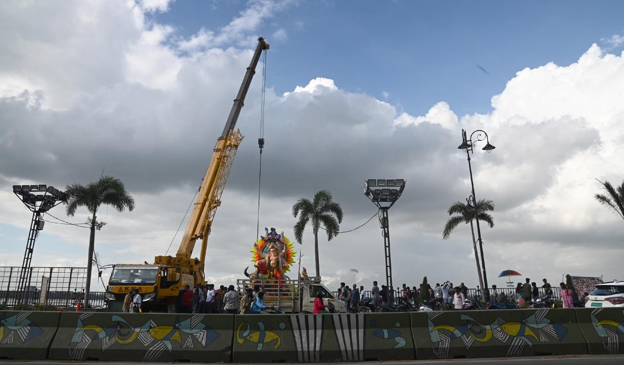 Hyderabad: Ganesh idol immersion begins, GHMC readies 74 immersion ponds