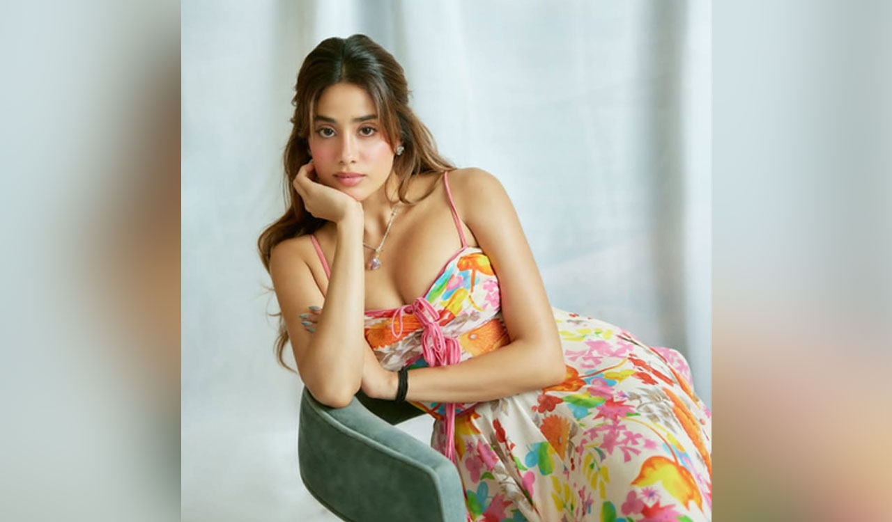 Janhvi, Sidharth bring ‘Param Sundari’ buzz to Delhi streets