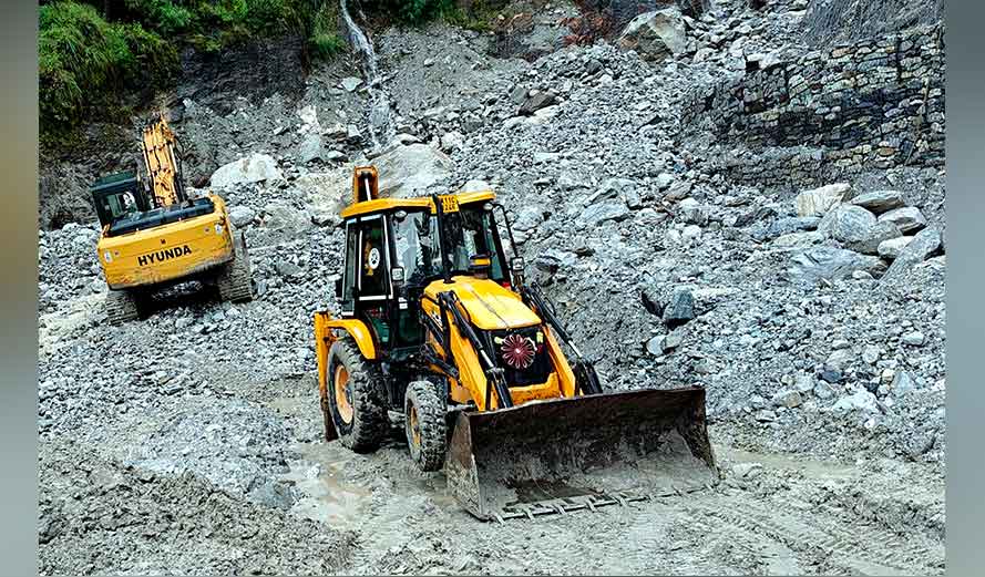 Uttarakhnad: Bridge on Jyotirmath-Malari highway washed away