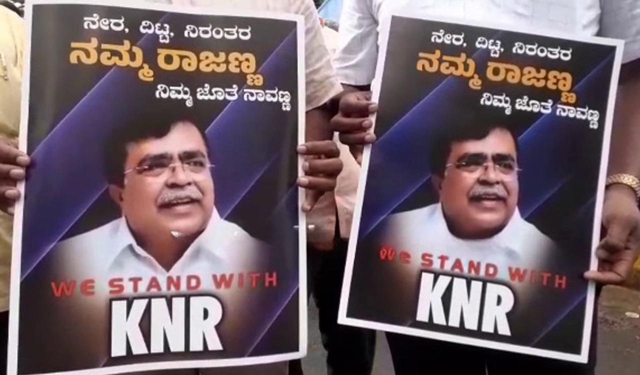 Valmiki community protests KN Rajanna’s ouster; PWD minister Jarkiholi supports Rajanna